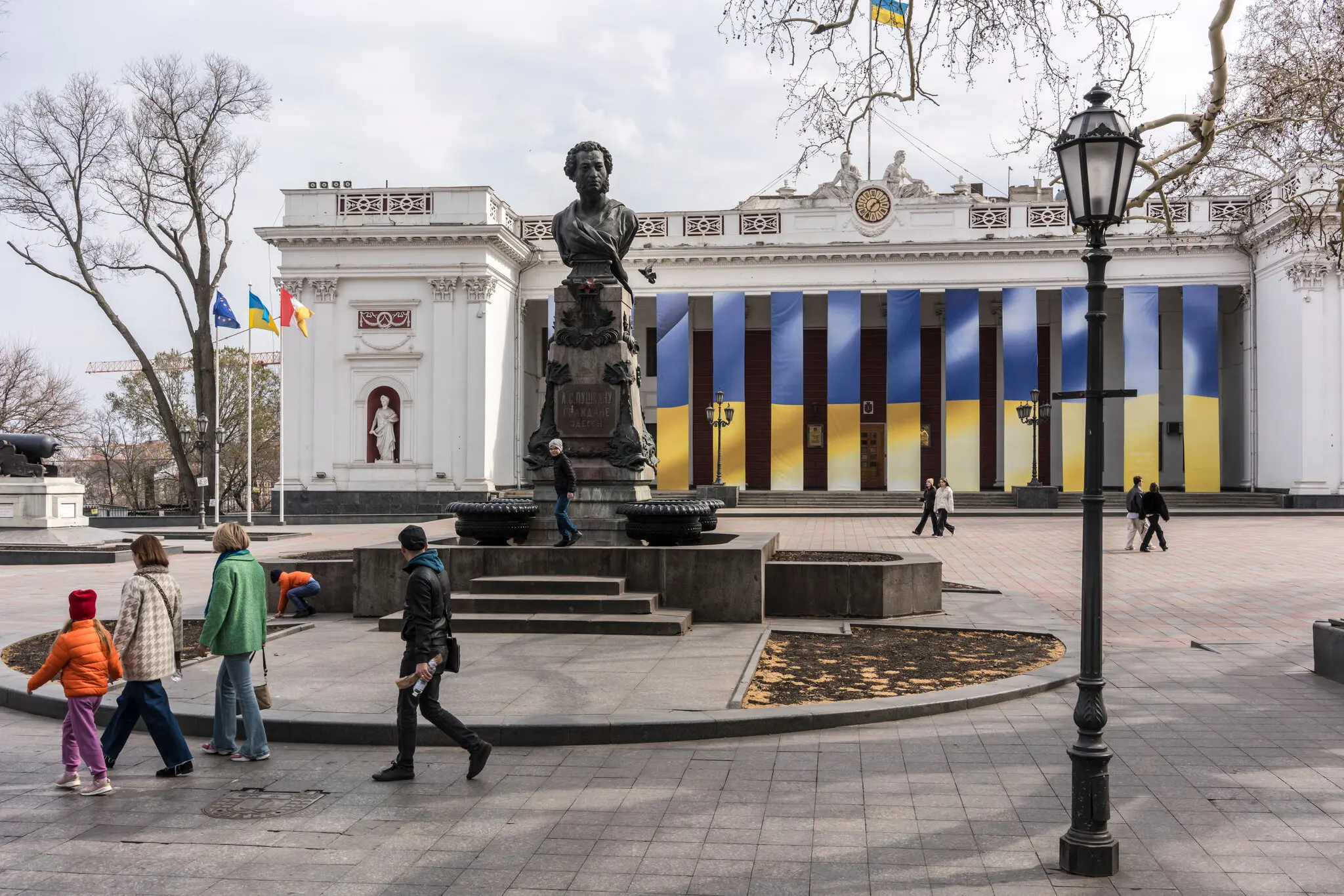 Головний пам'ятник Олександру Пушкіну в Одесі, біля будівлі міської ради.
